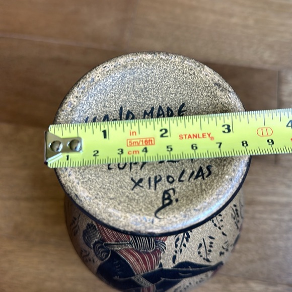 Black/tan hand made Greek ceramic vase. - Picture 6 of 11